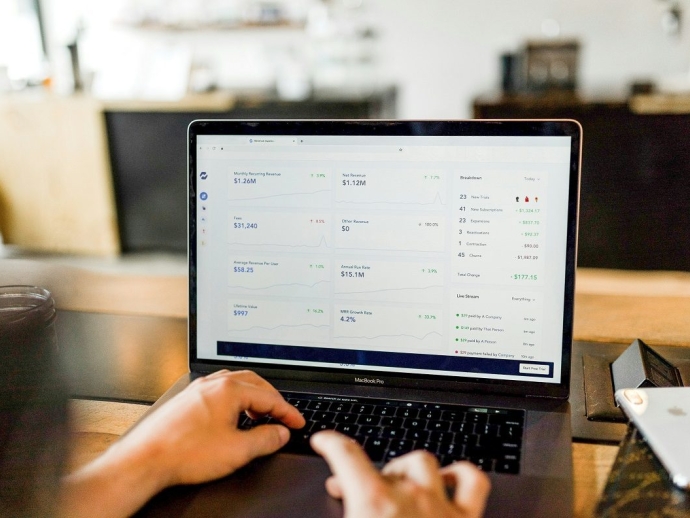 Estratégias para medir o ROI em projetos de Indústria 4.0.
