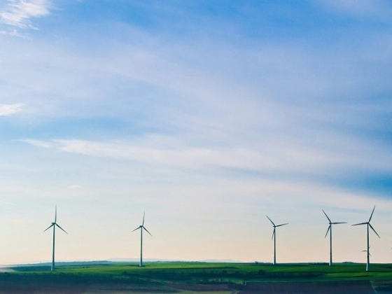 Uso de IA para otimizar consumo de energia nas indústrias.