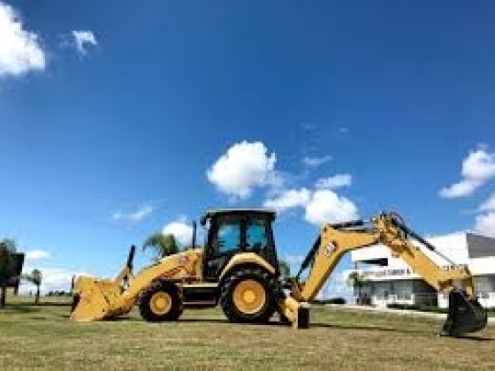 Retroescavadeira Caterpillar à Venda